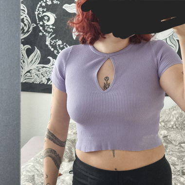 Lila geripptes Crop-Top