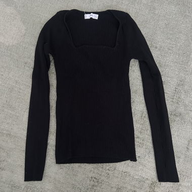 Schwarzer Strick-Langarmshirt