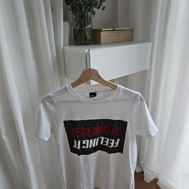 T-shirt blanc — Taille S — 100% coton — Imprimé texte