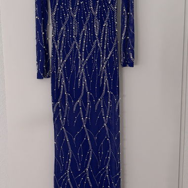 Robe de soirée bleue à perles