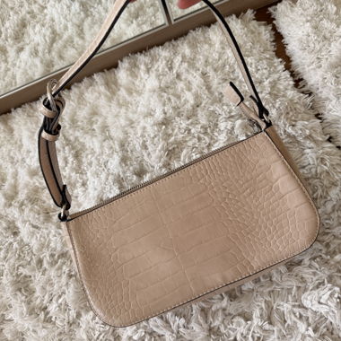 Beige Schultertasche mit Croc-Optik