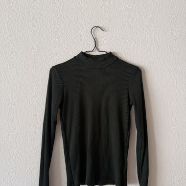 Pull côtelé vert foncé
