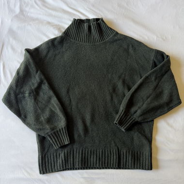 Pull en maille vert foncé