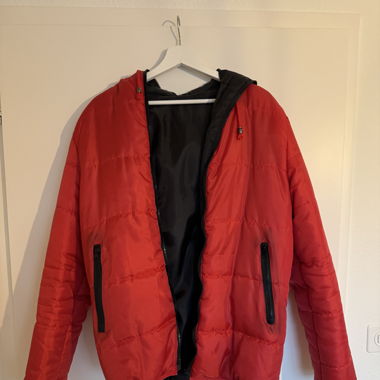 Daunenjacke mit Kaputze