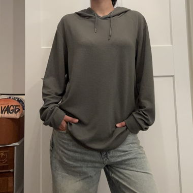 Leichter Kapuzenpullover