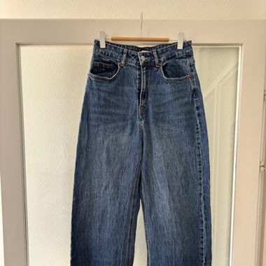 Jean en denim bleu foncé