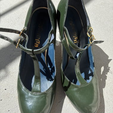 Green patent Mary Jane heels