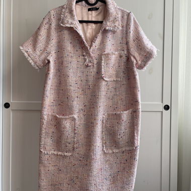 Rosa Tweed-Sommerkleid mit geradem Schnitt