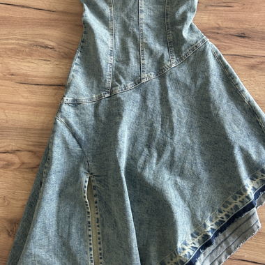 Abito in denim asimmetrico di Stradivarius