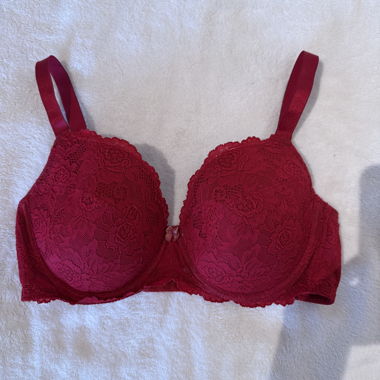 Soutien-gorge à dentelle rouge