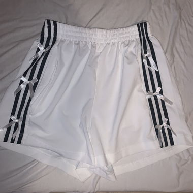 Shorts mit Schleifen