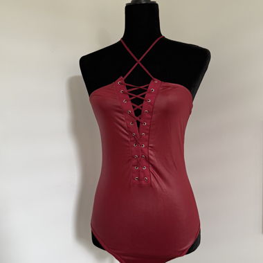 Body allacciato in similpelle, rosso