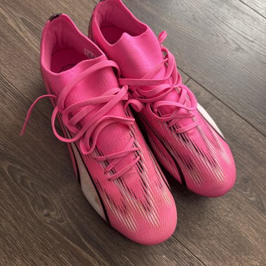 Pink Fussballschuhe