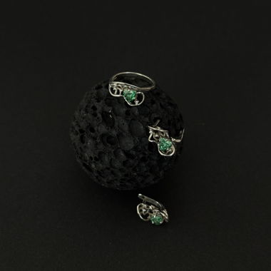 Silver jewelry set with green zirconite