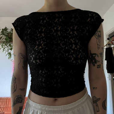 Top in pizzo nero Stradivarius