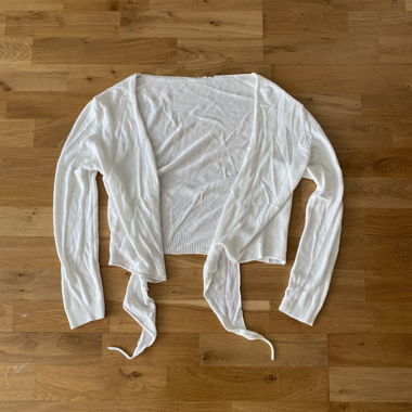Weisse Strickjacke
