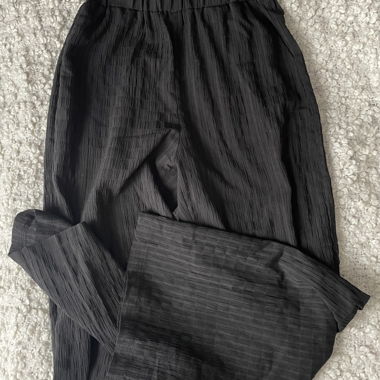 Pantaloni neri a gamba larga