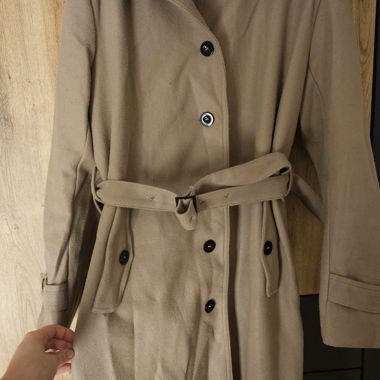 Beige/taupe coat