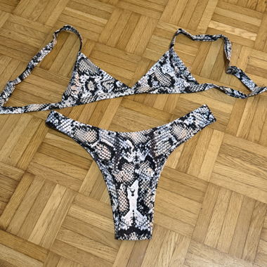 Ensemble de bikini à imprimé serpent