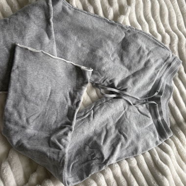 Graue Jogginghose
