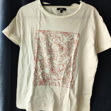 Maglia con ricamo floreale
