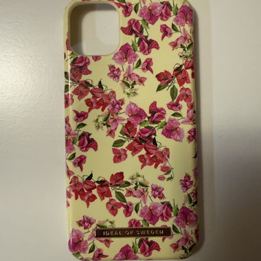 iPhone Case with Flower Pattern
