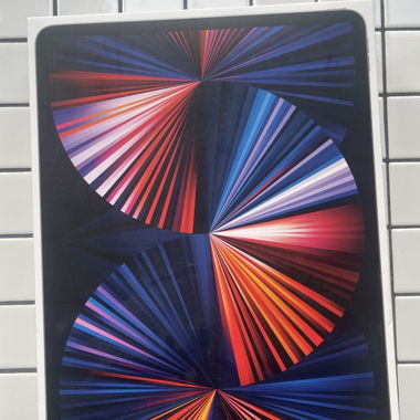 iPad Pro 12.9-inch (5. Gen) + keyboard