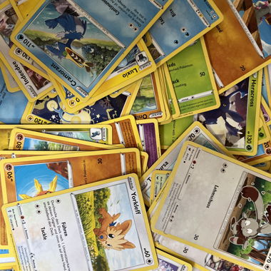 POKÉMON CARD SET
