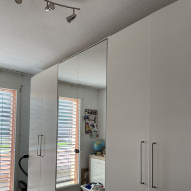 Neuwertiger Pax Schrank