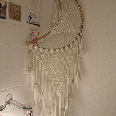 Grand attrape‑rêves avec plumes