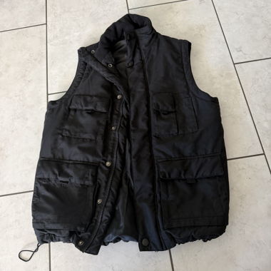 Schwarze Outdoor-Weste