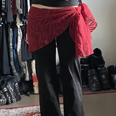Roter Sheer-Wickelschal