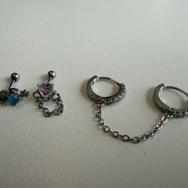 Schmuck-Set: Ohrstecker und Ohrring mit Kette