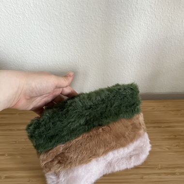 Fluffy pouch pink green caramel