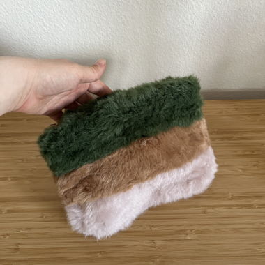 Fluffy pouch pink green caramel