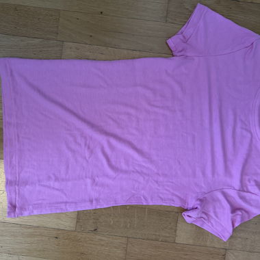Rosa T-Shirt mit kurzen Ärmeln von Zara
