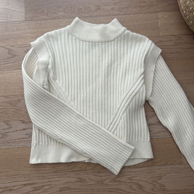 Top a coste NA-KD crema