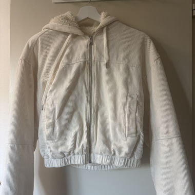 Veste en velours côtelé blanc à capuche