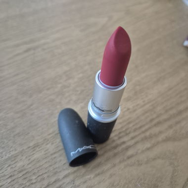 MAC Lipstick 922 Powder Kiss Rouge
