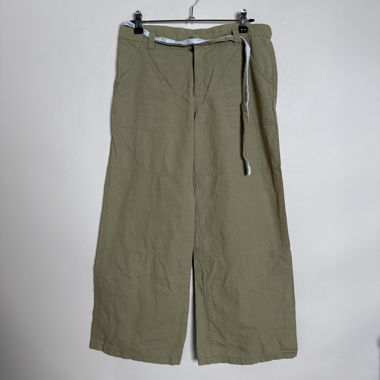 Olivefarbene Hosen mit weitem Bein
