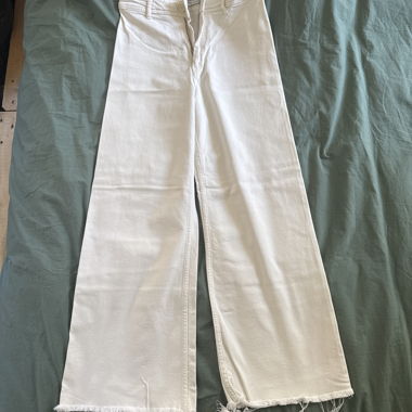 White wide-leg jeans with frayed hem