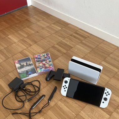 Nintendo Switch mit Docking Station und Spielen