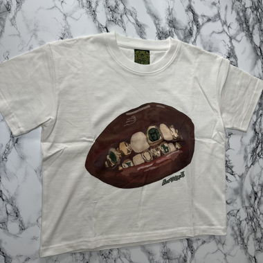T-shirt graphique blanc (authentique)