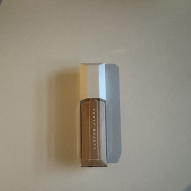 Fenty Beauty „We‘re Even“ concealer shade 230w