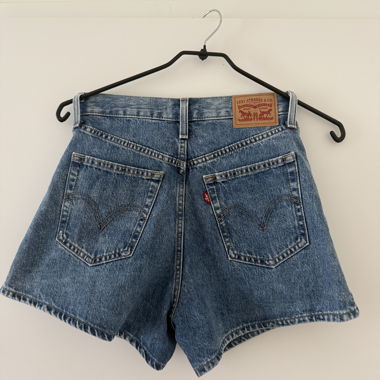 High Waisted Momm shorts Levi’s W27