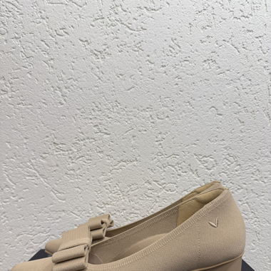 Elegant VIVAIA Pumps with Bow - Size 37