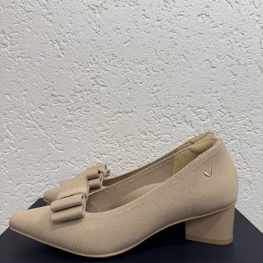 Elegant VIVAIA Pumps with Bow - Size 37