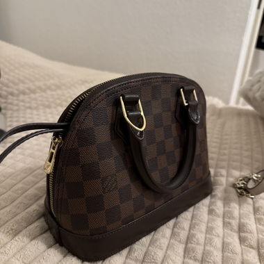 Louis Vuitton bag / 1:1 (not authentic)