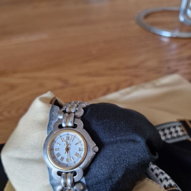 belle montre  fendi  en excellent état 