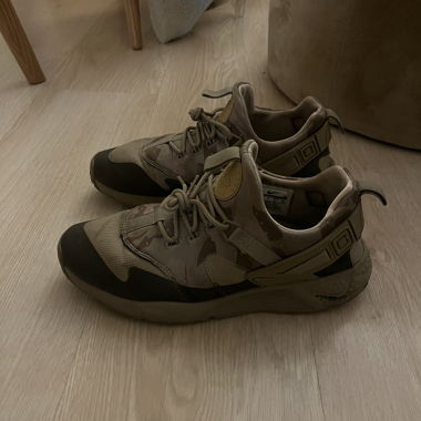 chaussures camouflage Nike